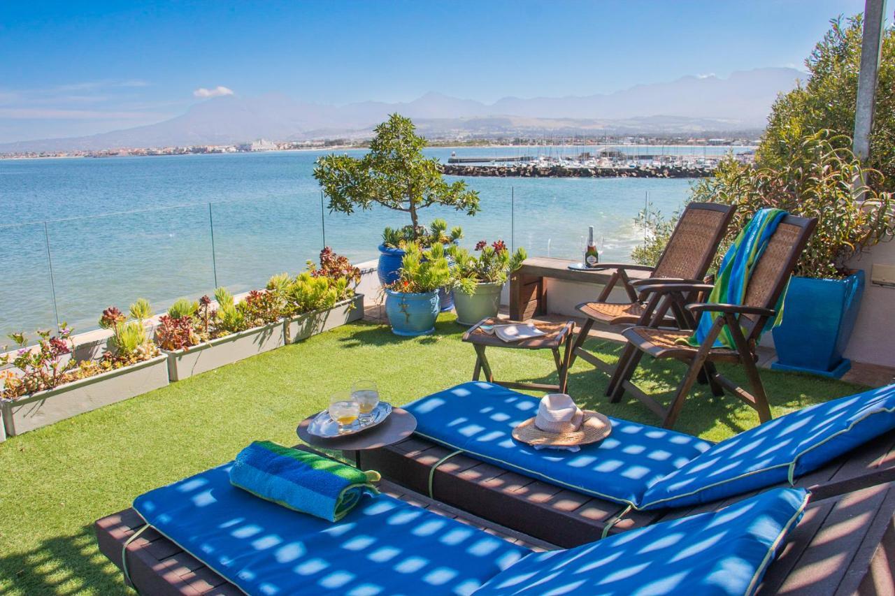 185 On Beach Boutique Suites Гордонс-Бэй Экстерьер фото