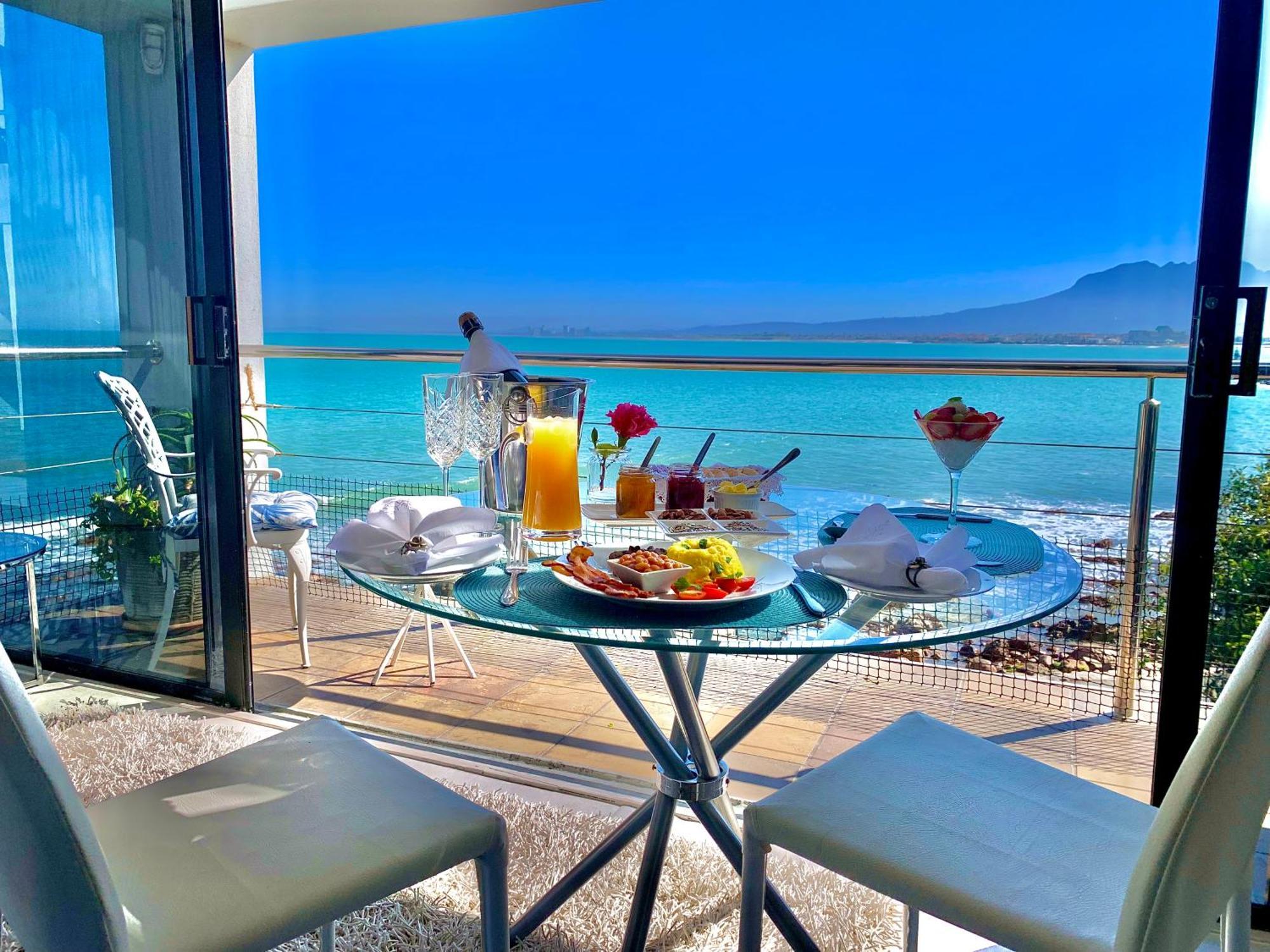 185 On Beach Boutique Suites Гордонс-Бэй Экстерьер фото